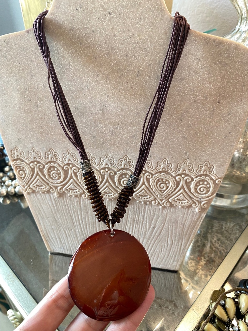 VINTAGE Y2K NECKLACE WITH SHELL